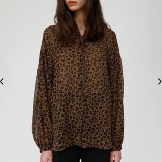 moussy(マウジー)の【moussy】SHEER leopard シャツ レディースのトップス(シャツ/ブラウス(長袖/七分))の商品写真