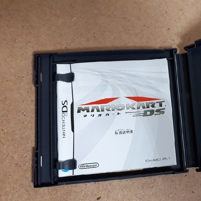 ニンテンドーDS(ニンテンドーDS)のマリオカートDS ケースと説明書のみ エンタメ/ホビーのゲームソフト/ゲーム機本体(携帯用ゲームソフト)の商品写真