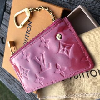 ルイヴィトン(LOUIS VUITTON)の【売切れ.入荷待ち】LOUIS VUITTON　モノグラムヴェルニ　ポシェクレ (コインケース)