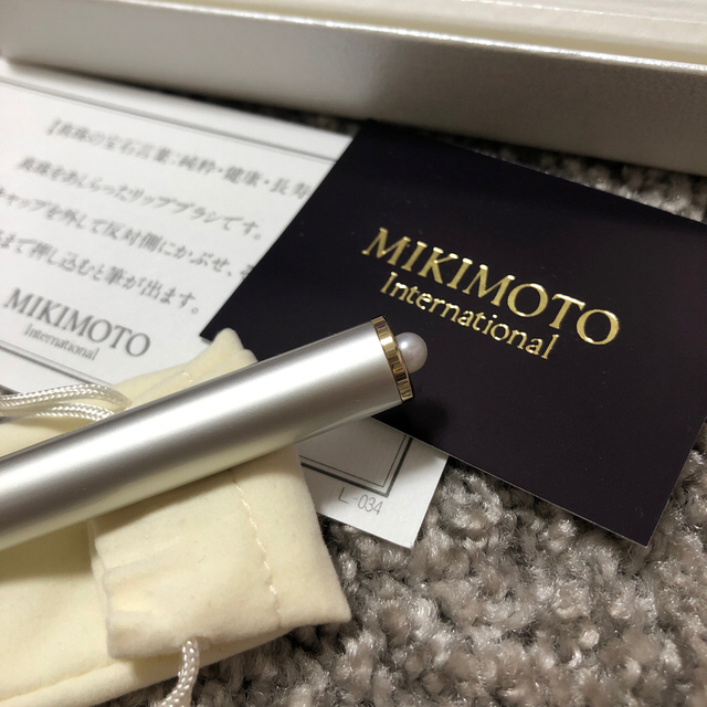 MIKIMOTO(ミキモト)の未使用★MIKIMOTOミキモト★パールリップブラシ★トランプ柄 コスメ/美容のメイク道具/ケアグッズ(ブラシ・チップ)の商品写真