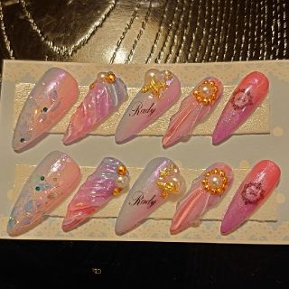 🐚人魚の鱗×巻貝オーロラ豪華ネイルチップ🌟年末値下げ中！ コスメ/美容のネイル(つけ爪/ネイルチップ)の商品写真