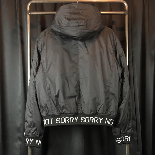 asos(エイソス)の新品 asos エイソス 袖 プリント フード ジャケット SORRY NOT メンズのジャケット/アウター(ナイロンジャケット)の商品写真