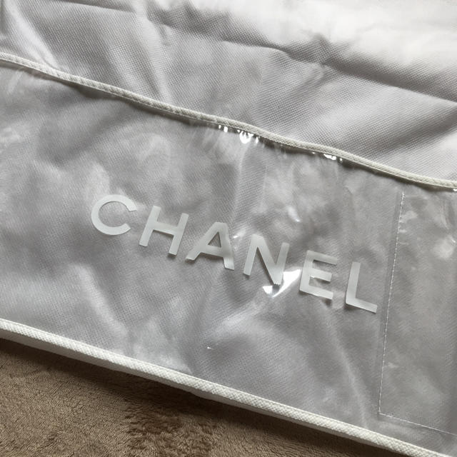 CHANEL(シャネル)のCHANEL❤︎シャネル  ガーメント1枚  白💕 レディースのバッグ(ショップ袋)の商品写真