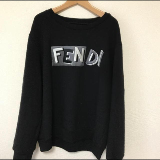 FENDI 17awフロントロゴスウェット　Nissy 着用