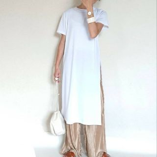 ザラ(ZARA)のサイドスリット　ロングTシャツ(Tシャツ(半袖/袖なし))