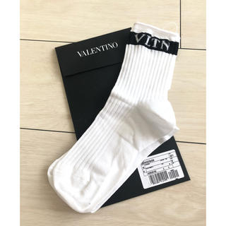ヴァレンティノ 靴下の通販 7点 | VALENTINOのレディースを買うならラクマ