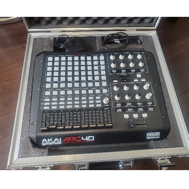 Akai apc40 apc 40 専用ケース付 楽器のDTM/DAW(MIDIコントローラー)の商品写真