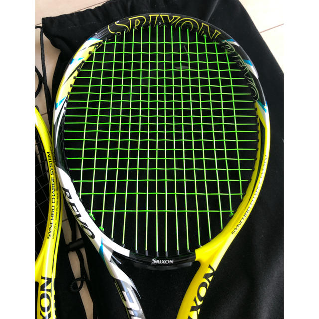 Srixon(スリクソン)の【専用】スリクソン　テニスラケット　REVO3.0 2本セット スポーツ/アウトドアのテニス(ラケット)の商品写真