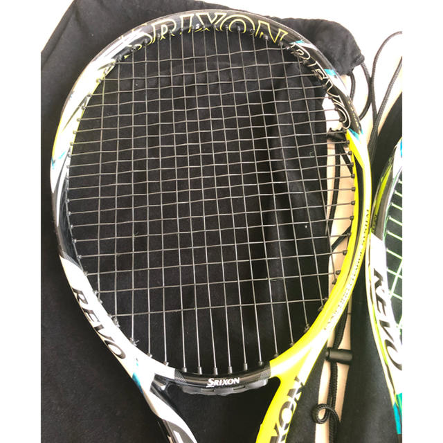 Srixon(スリクソン)の【専用】スリクソン　テニスラケット　REVO3.0 2本セット スポーツ/アウトドアのテニス(ラケット)の商品写真