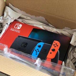 ニンテンドースイッチ(Nintendo Switch)の任天堂 新型 Nintendo Switch ネオンブルー/ネオンレッド(家庭用ゲーム機本体)