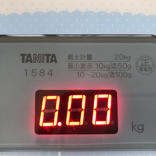 TANITA(タニタ)のデジタルベビースケール 愛情 1584(ホワイト) キッズ/ベビー/マタニティの洗浄/衛生用品(ベビースケール)の商品写真