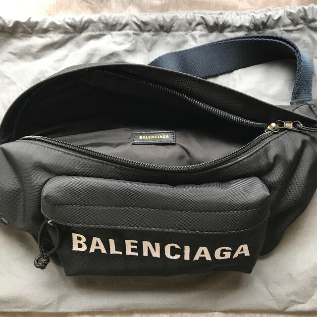 Balenciaga(バレンシアガ)の専用バレンシアガ ボディーバッグウィール ベルトパック刺繍ロゴ ウエストバッグ メンズのバッグ(ウエストポーチ)の商品写真