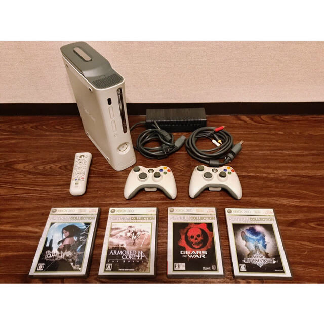 Xbox360(エックスボックス360)のらくてんしょうちのすけ様専用　　　XBOX360 + ソフト4本セット エンタメ/ホビーのゲームソフト/ゲーム機本体(家庭用ゲーム機本体)の商品写真