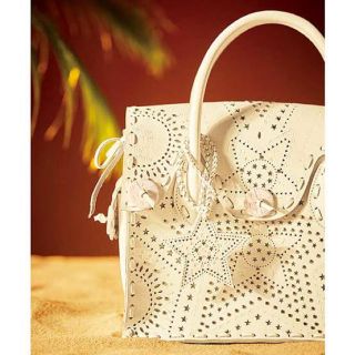 GRACE CONTINENTAL(バッグ ・ シルバー/銀色系)のフリマ GRACE CONTINENTAL(バッグ ・ シルバー/銀色系)のフリマ