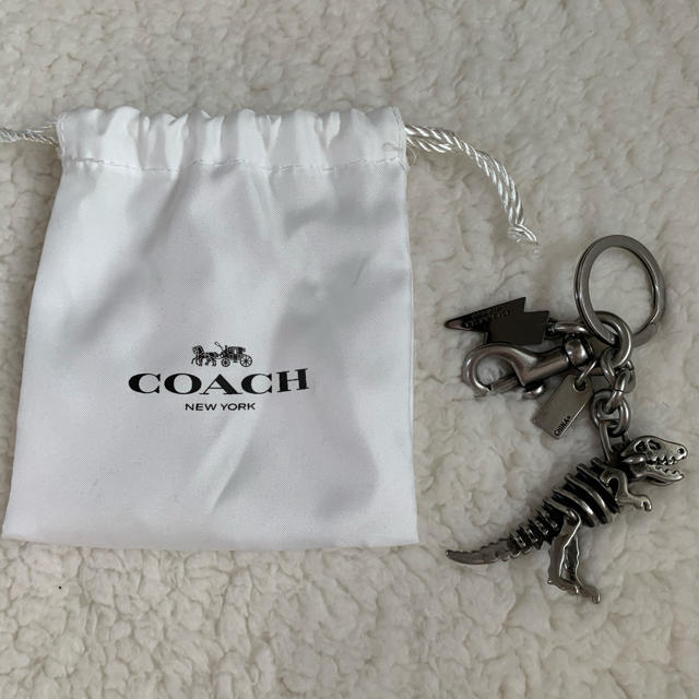 COACH(コーチ)のティーレックス バッグ チャーム  新品未使用 メンズのファッション小物(キーホルダー)の商品写真