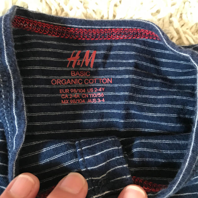 H&M(エイチアンドエム)のH&M オーガニックコットン　ロンＴ100cmくらい キッズ/ベビー/マタニティのキッズ服男の子用(90cm~)(Tシャツ/カットソー)の商品写真