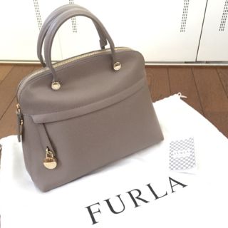 フルラ(Furla)のフルラパイパーＭサイズ(ハンドバッグ)