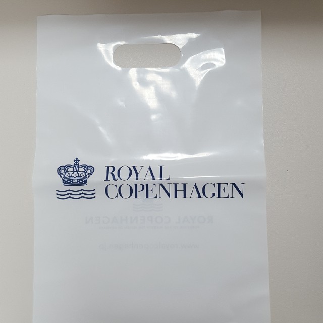 ROYAL COPENHAGEN(ロイヤルコペンハーゲン)のロイヤルコペンハーゲン　ミニタオル　ロイヤルブルー インテリア/住まい/日用品の日用品/生活雑貨/旅行(タオル/バス用品)の商品写真