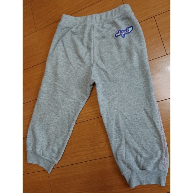 adidas(アディダス)の(アディダス)膝下 スウェットパンツ 150cm キッズ/ベビー/マタニティのキッズ服女の子用(90cm~)(パンツ/スパッツ)の商品写真