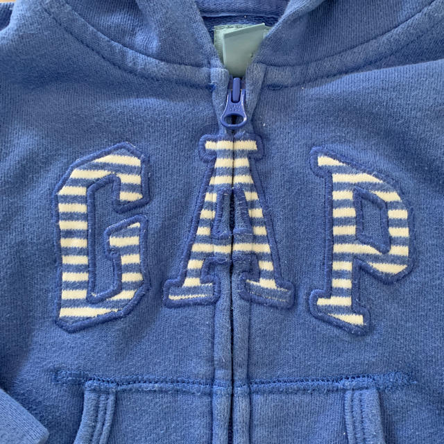 babyGAP(ベビーギャップ)のbaby GAP ブルー　クマパーカー キッズ/ベビー/マタニティのベビー服(~85cm)(ジャケット/コート)の商品写真