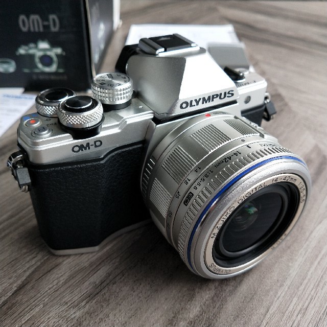OLYMPUS - OLYMPUS E-M10 mark II レンズ付 すぐ楽しめますの通販 by ふーすけ's shop|オリンパスならラクマ 最安値即納