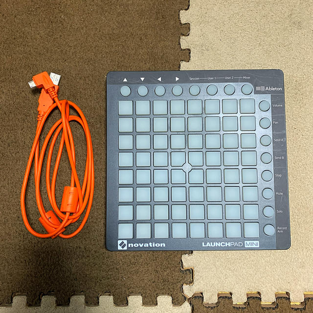 (Novation) Launchpad Mini MK2 1