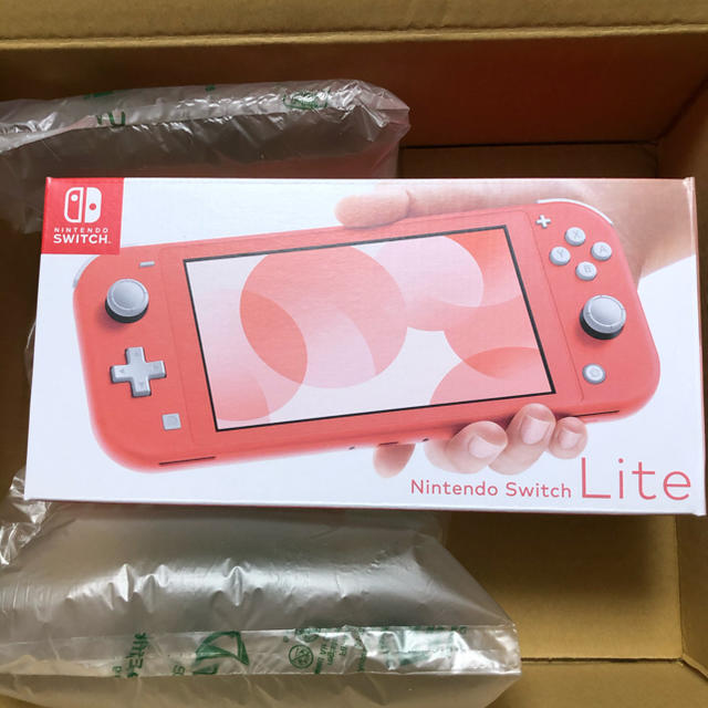 Nintendo Switch lite コーラル