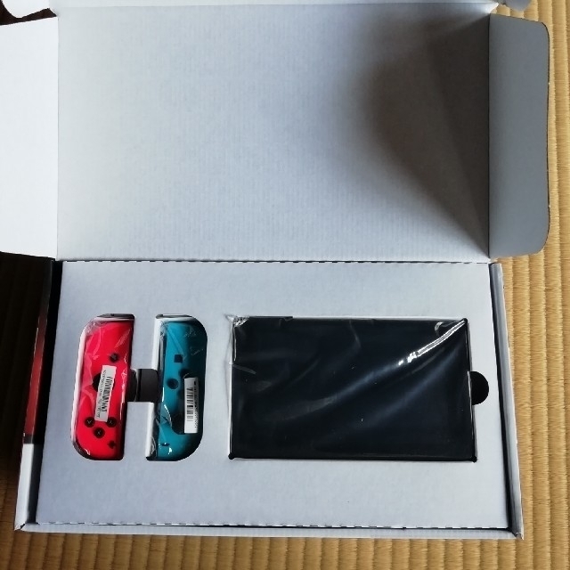 値下げ！　ニンテンドースイッチ本体　マリオカート、スマブラソフト付き