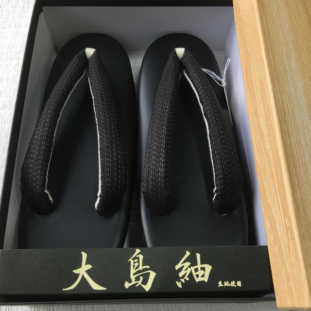 草履 大島紬生地使用 【日本未発売】 62.0%OFF www.gold-and-wood.com