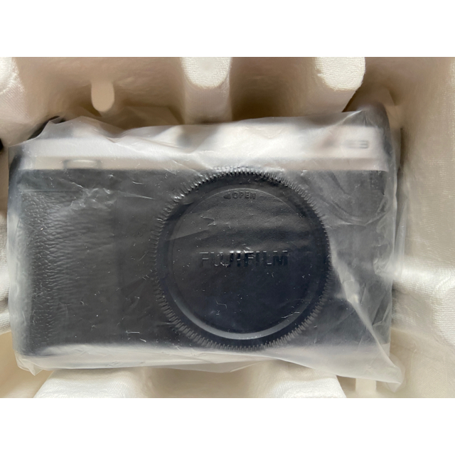 富士フイルム(フジフイルム)の新品　x-e3 ボディのみ　FUJIFILM スマホ/家電/カメラのカメラ(ミラーレス一眼)の商品写真