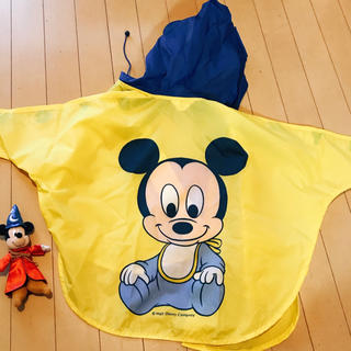 ディズニー(Disney)の小さな子用ミッキーマウスポンチョとミッキーマウス人形(その他)