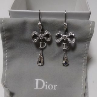 クリスチャンディオール(Christian Dior)のDior　リボンピアス　（箱＆商品説明書付）(ピアス)