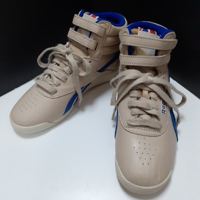 Reebok(リーボック)の最値定価10780円!新品!リーボック クラシック レザースニーカー 22.5 レディースの靴/シューズ(スニーカー)の商品写真