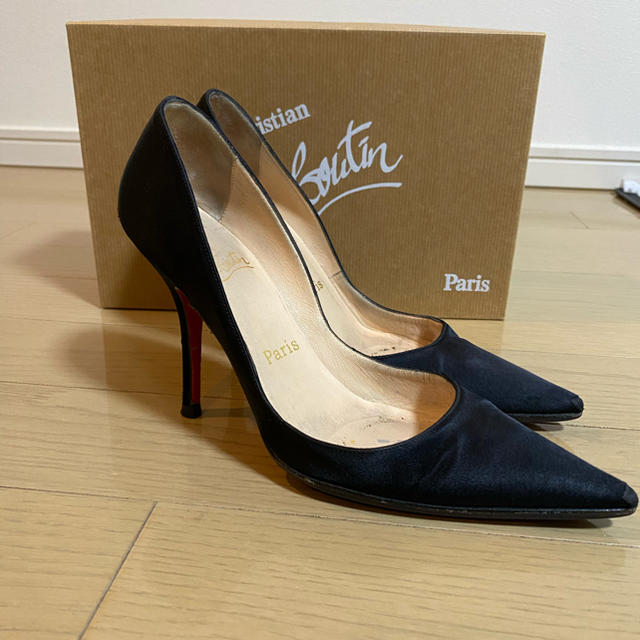 Christian Louboutin(クリスチャンルブタン)のルブタン DECOL TISSIMO 100 ブラックサテン 36 レディースの靴/シューズ(ハイヒール/パンプス)の商品写真