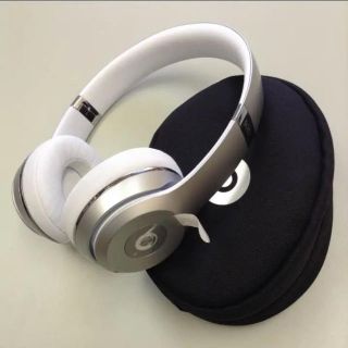 ビーツバイドクタードレ(Beats by Dr Dre)の<美品> beats solo3 wireless silver(ヘッドフォン/イヤフォン)