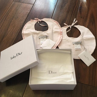 ベビーディオール(baby Dior)の【新品】♡baby Dior♡スタイ2枚(ベビースタイ/よだれかけ)