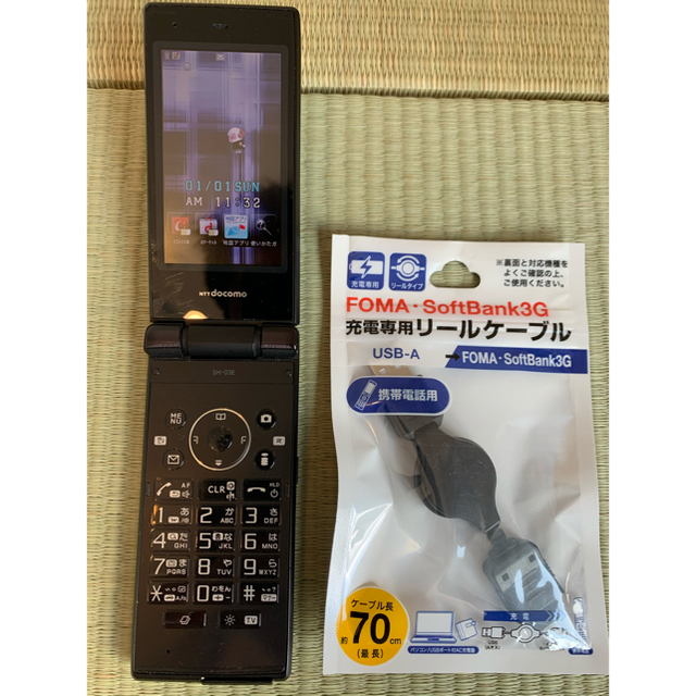 NTTdocomo(エヌティティドコモ)のNTT docomo SH-03E おまけ付き スマホ/家電/カメラのスマートフォン/携帯電話(携帯電話本体)の商品写真