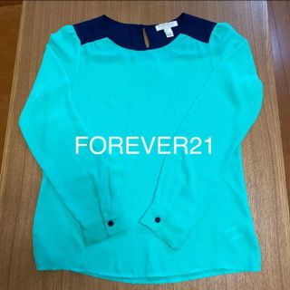 フォーエバートゥエンティーワン(FOREVER 21)のForever21  トップス　長袖　グリーン(カットソー(長袖/七分))