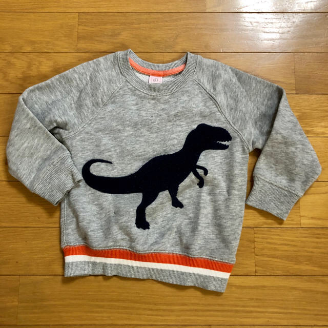 GAP(ギャップ)のGAP 恐竜 トレーナー 95 キッズ/ベビー/マタニティのキッズ服男の子用(90cm~)(Tシャツ/カットソー)の商品写真