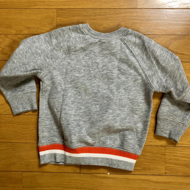 GAP(ギャップ)のGAP 恐竜 トレーナー 95 キッズ/ベビー/マタニティのキッズ服男の子用(90cm~)(Tシャツ/カットソー)の商品写真