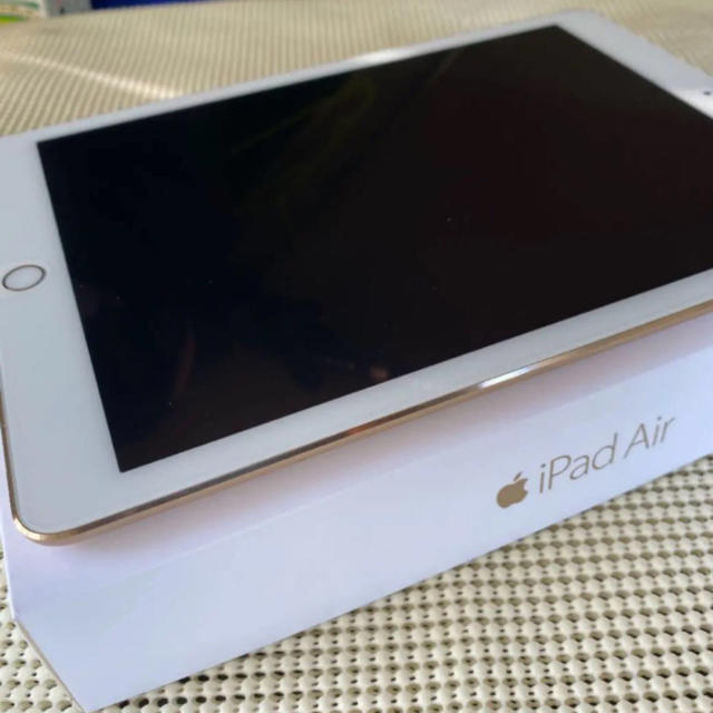 iPad(アイパッド)のiPad Air2 16GB WiFi セルラーモデル docomo スマホ/家電/カメラのPC/タブレット(タブレット)の商品写真