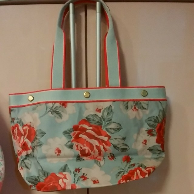 Cath Kidston(キャスキッドソン)のrelax様専用❤キャスキッドソン赤タグローズバック❤最終価格❤新品未使用❤ レディースのバッグ(トートバッグ)の商品写真