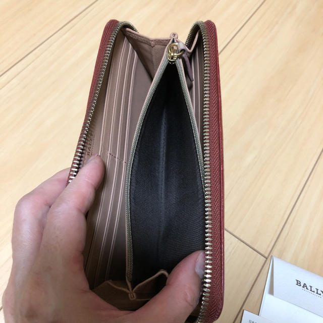 Bally(バリー)のBALLY  長財布　赤 レディースのファッション小物(財布)の商品写真