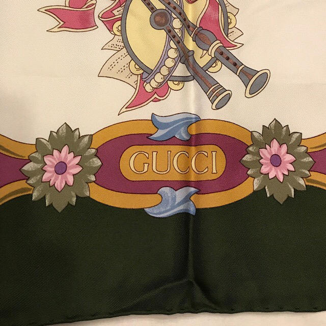 Gucci(グッチ)の【lily様専用】GUCCI グッチ シルク 大判 スカーフ グリーン レディースのファッション小物(バンダナ/スカーフ)の商品写真