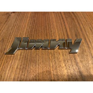 スズキ(スズキ)のJimnyエンブレム リア取り外し品(車種別パーツ)