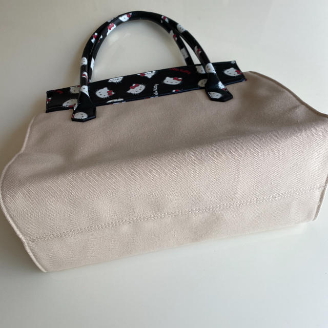 Nina mew(ニーナミュウ)の新品　ハローキティ　ニーナウチダ　バッグ　ニーナミュウ レディースのバッグ(トートバッグ)の商品写真