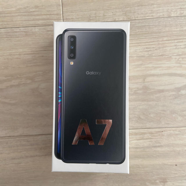 Galaxy(ギャラクシー)のGalaxy A7 ブラック　新品未使用 スマホ/家電/カメラのスマートフォン/携帯電話(スマートフォン本体)の商品写真