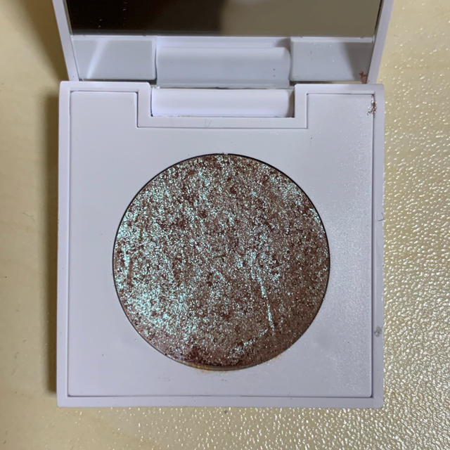 colourpop(カラーポップ)のカラーポップ プレスドアイシャドウ Glass Bull コスメ/美容のベースメイク/化粧品(アイシャドウ)の商品写真