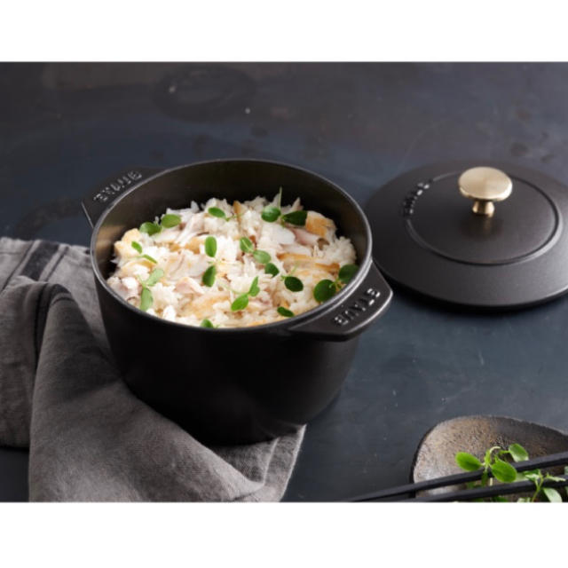 STAUB(ストウブ)の限定サイズ　Staub ライスポット 20cm ブラック インテリア/住まい/日用品のキッチン/食器(鍋/フライパン)の商品写真