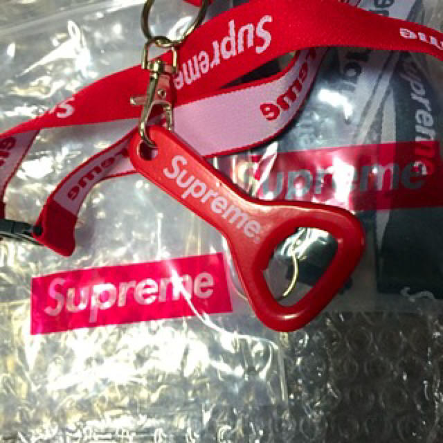 Supreme(シュプリーム)の大人気オープナー&ストラップ メンズのメンズ その他(その他)の商品写真